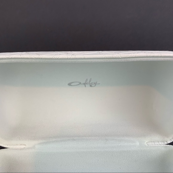 Oakley Sunglasses Case - Picture 7 of 7